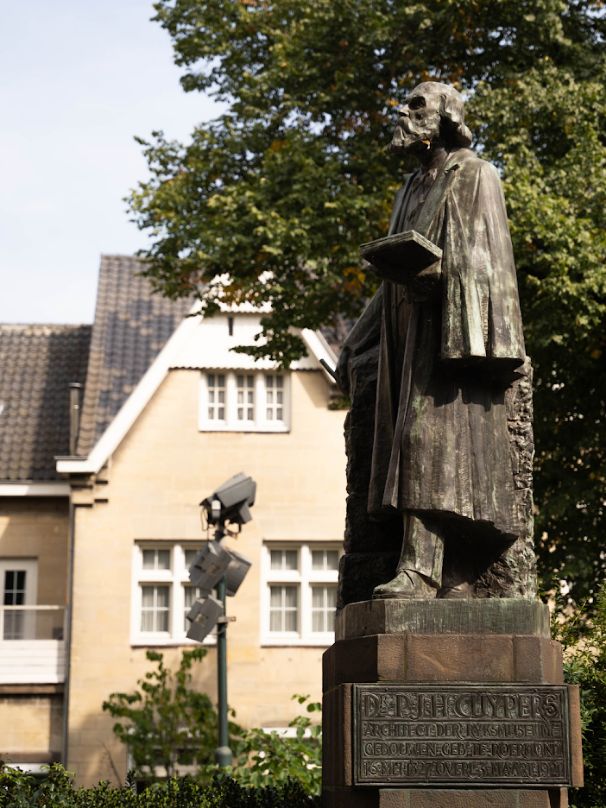 Standbeeld van Pierre Cuypers in Roermond